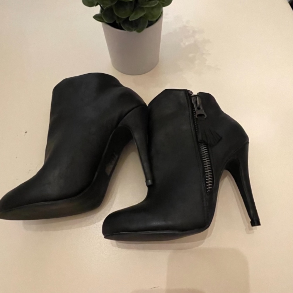 Michael Antonio Booties. - Picture 5 of 7